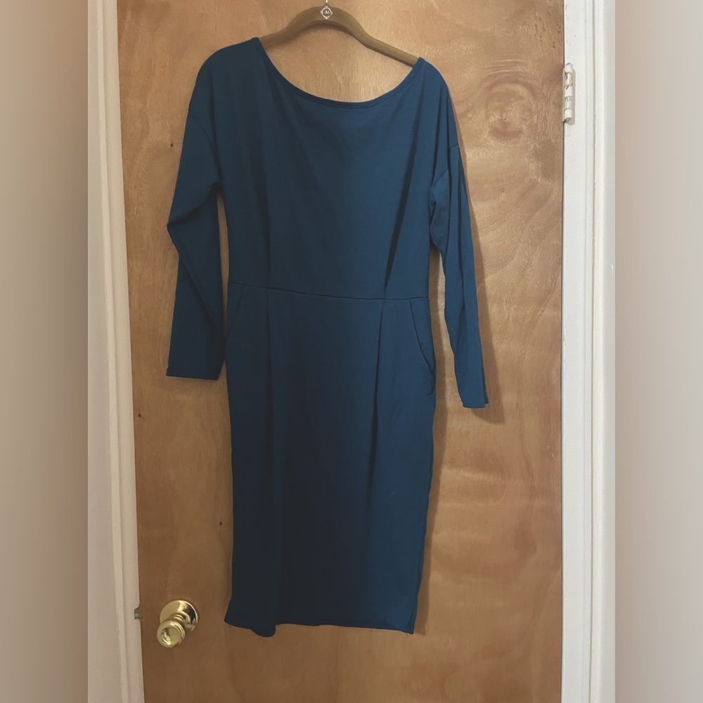 Size M, blue dress, from Amazon with pockets